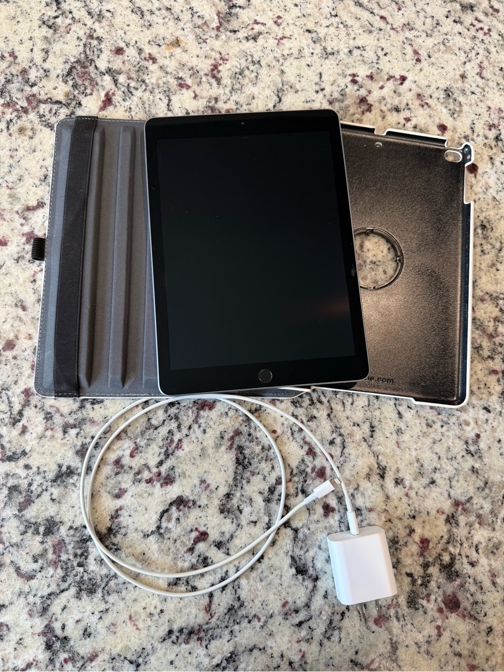 Apple iPad 6th Generation with Case and charger